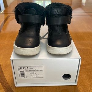 Freshly picked Sherpa Boot size 7